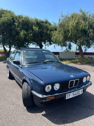 BMW e30 323i