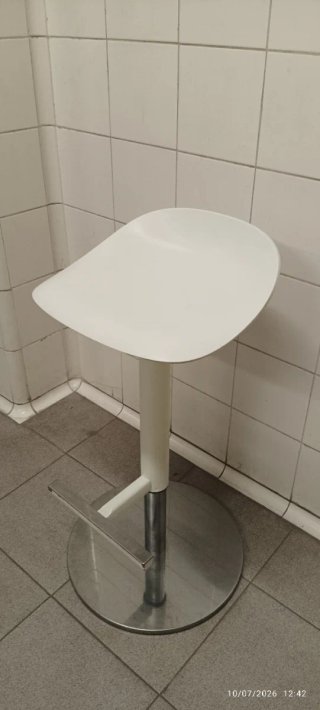 Taburete hidráulico ajustable