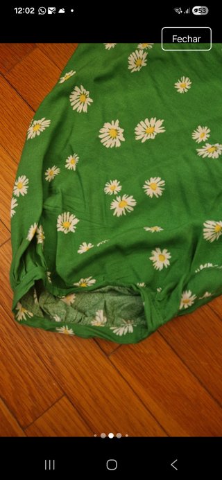 Vestido de verão verde com malmequeres