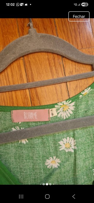 Vestido de verão verde com malmequeres