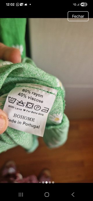 Vestido de verão verde com malmequeres