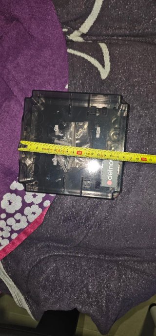 Caja de plástico transparente y negra detnov