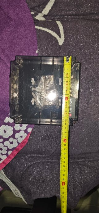 Caja de plástico transparente y negra detnov