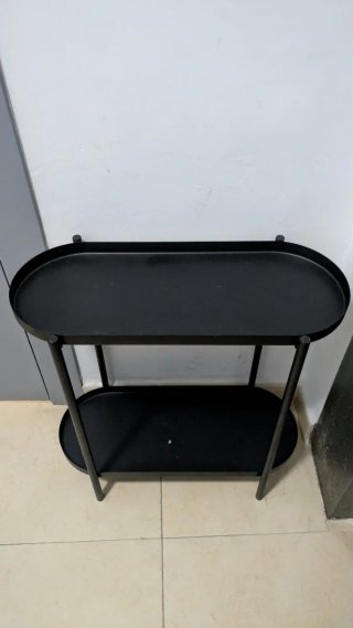 Mesa auxiliar ovalada negra