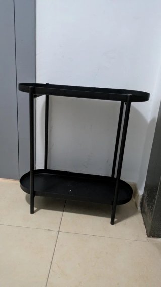 Mesa auxiliar ovalada negra
