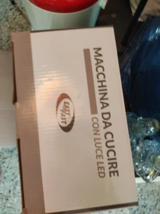 Macchina da cucire portatile con luce LED