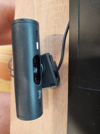 Webcam Logitech Brio 500 HD Regolazione Luce, Modalità Visualizzazione, Microfoni Dupli con Riduzione Rumore, Copertura Privacy, Supporta MS Teams, Google Meet, Zoom, Cavo USB-C - Grafite