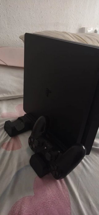 PS4 Slim 500GB Negra + Mando Original