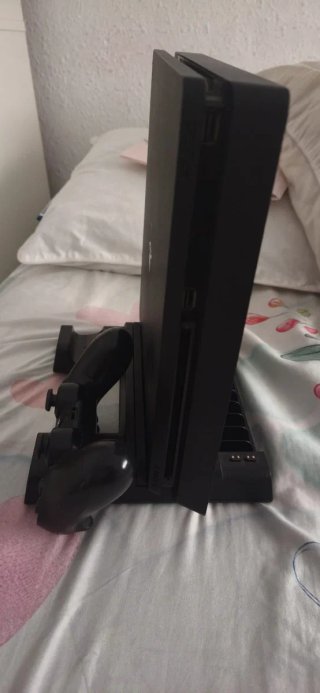 PS4 Slim 500GB Negra + Mando Original