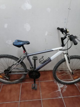 Bicicleta Montaña Gris y Blanca