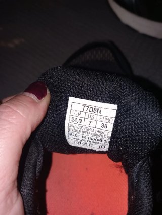 Zapatillas ASICS Negras y Blancas