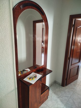 Mueble de entrada con espejo