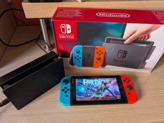 Nintendo Switch Roja y Azul