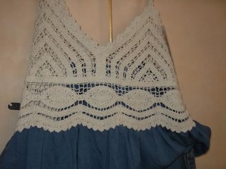 Top uncinetto e shorts in denim