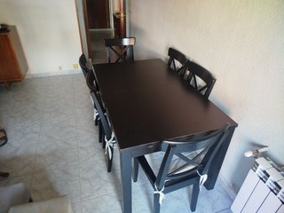 Mesa comedor y 6 sillas madera oscura