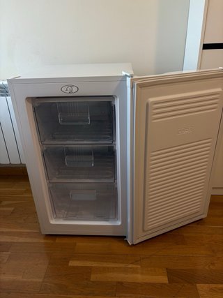 Congelatore verticale Aspes con 3 cassetti