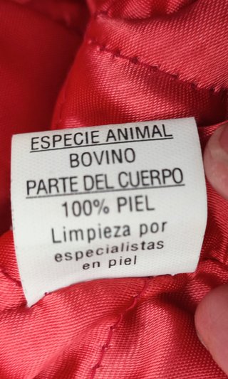 Chaqueta de piel roja de mujer