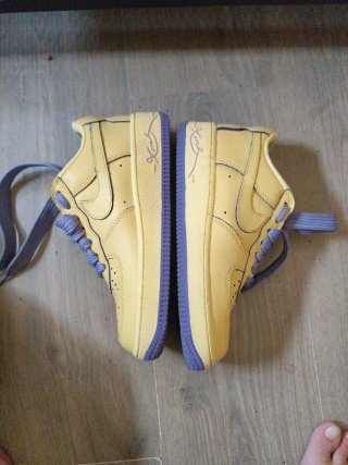 Zapatillas Nike Air Force 1 Amarillas y Moradas