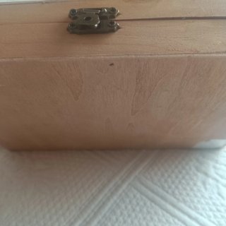 Caja de madera vintage con dibujo infantil