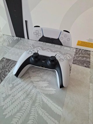 Pack PS5 con juegos y accesorios