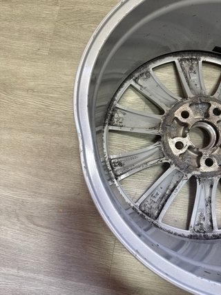Llanta Tesla Model S 19 para reparar