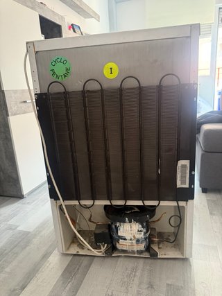 Nevera Indesit Blanca  NO FUNCIONA
