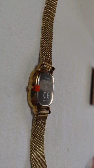 Reloj Parfois Dorado Ovalado Blanco