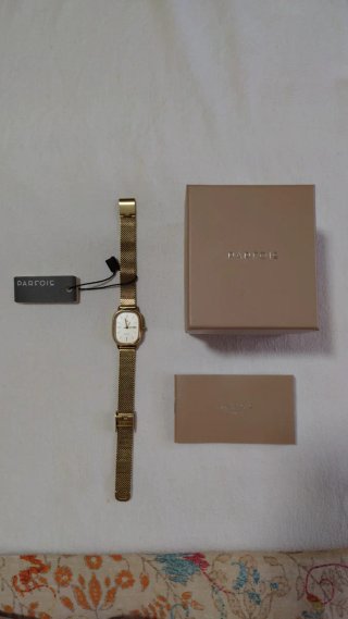Reloj Parfois Dorado Ovalado Blanco