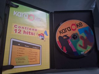 Karaoke Doman con 2 Micrófonos y DVD