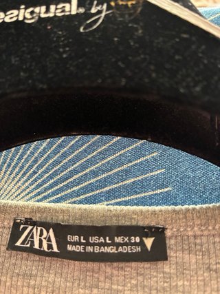Camiseta Zara manga larga gris mujer