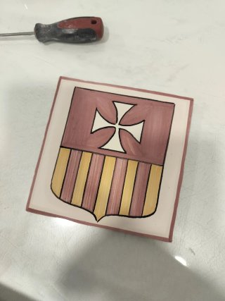 Azulejo decorativo escudo mercenario