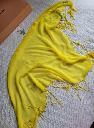 Foulard giallo con frange