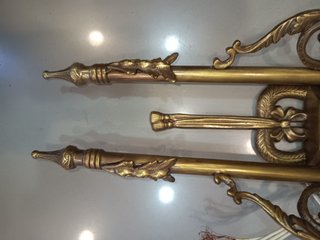 Aplique de latón antiguo con tulipas