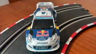 Scalextric Compact 1:43 Coche Rally.ford reb bull