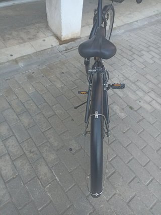 Bicicleta paseo vintage con cesta