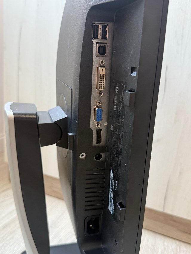Monitor Dell P1913T