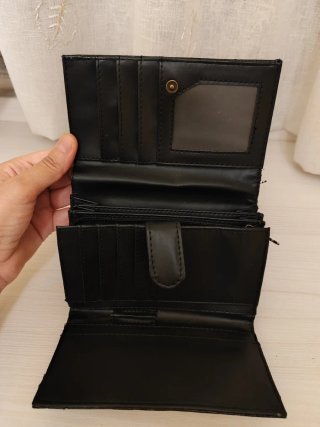Cartera Misako negra efecto piel serpiente