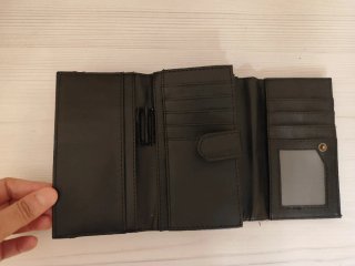 Cartera Misako negra efecto piel serpiente