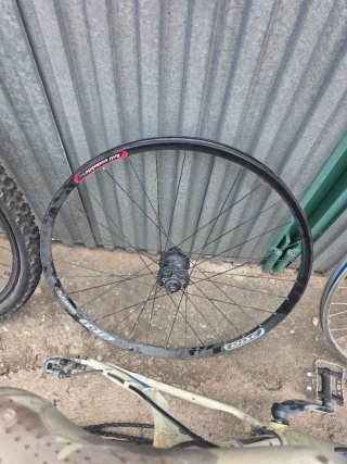 Bicicleta Felt para reparar