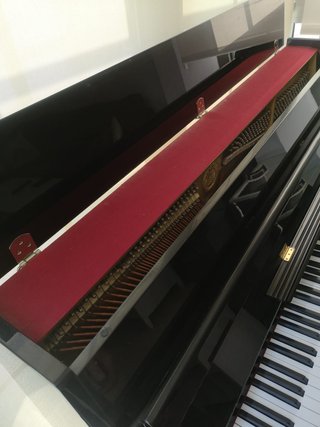 Piano Vertical Yamaha M108 T + Banqueta