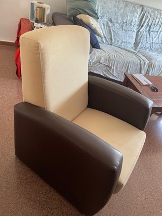 Sillón cómodo beige y marrón