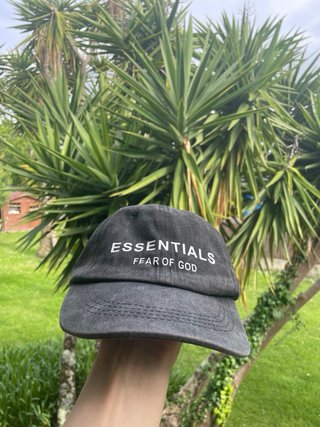Gorra Essentials Fear of God Negra Gris