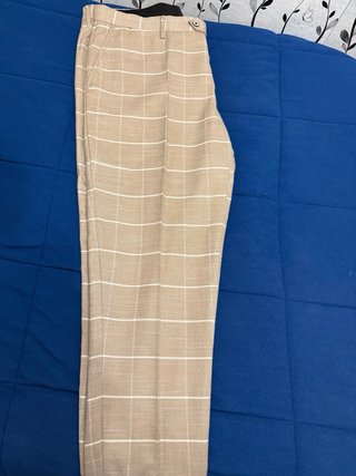 Traje de 3 piezas beige con raya blanca