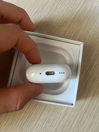 Air Pods 4 ANC con ricevuta originale di acquisto.
