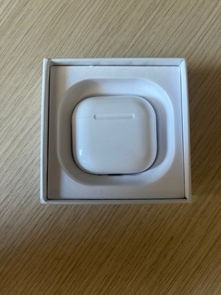 Air Pods 4 ANC con ricevuta originale di acquisto.