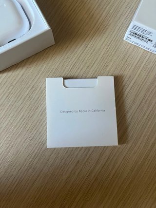 Air Pods 4 ANC con ricevuta originale di acquisto.