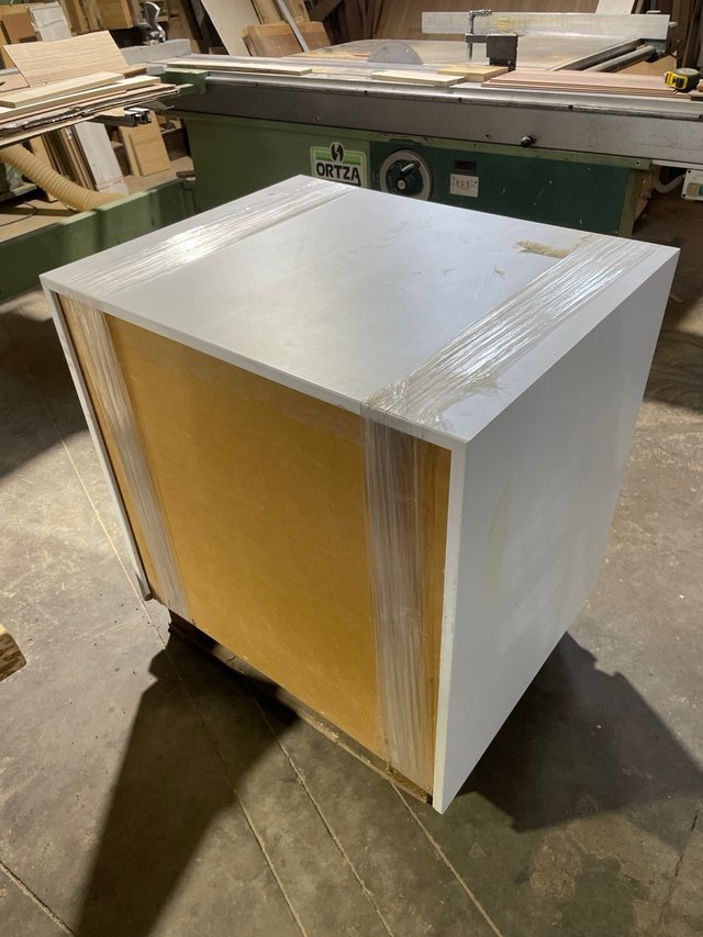 Cajonera  blanca de armario