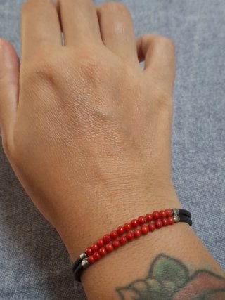 Bracciale corallo rosso, caucciù e argento