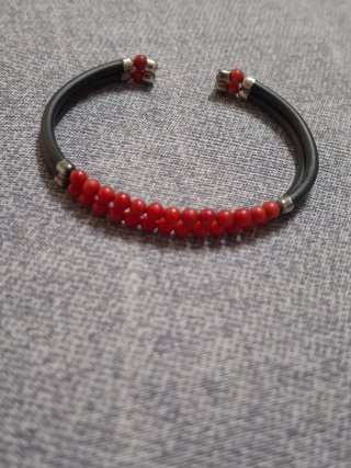 Bracciale corallo rosso, caucciù e argento