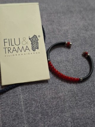 Bracciale corallo rosso, caucciù e argento